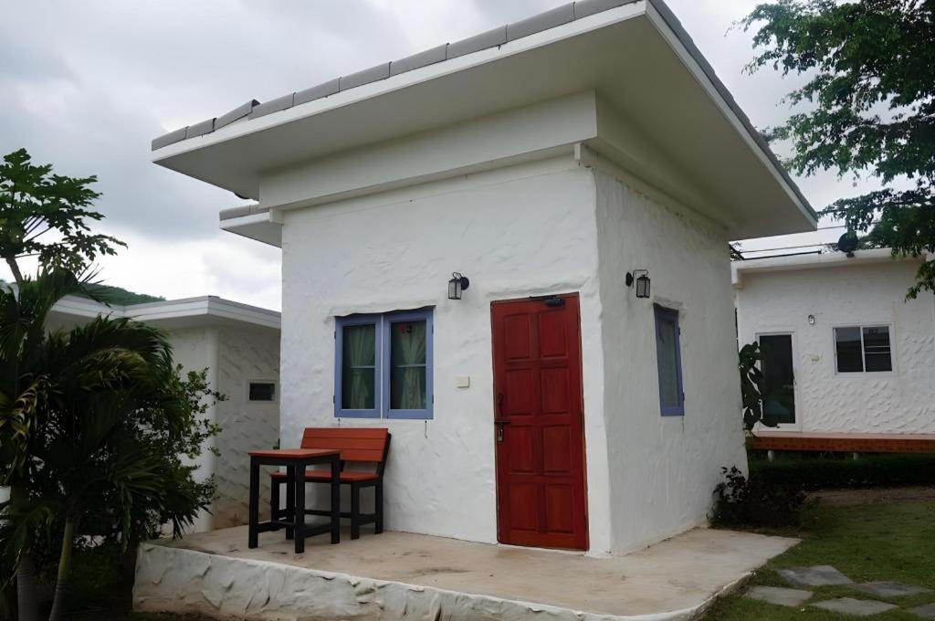 White Rock Resort Pakchong Exterior photo