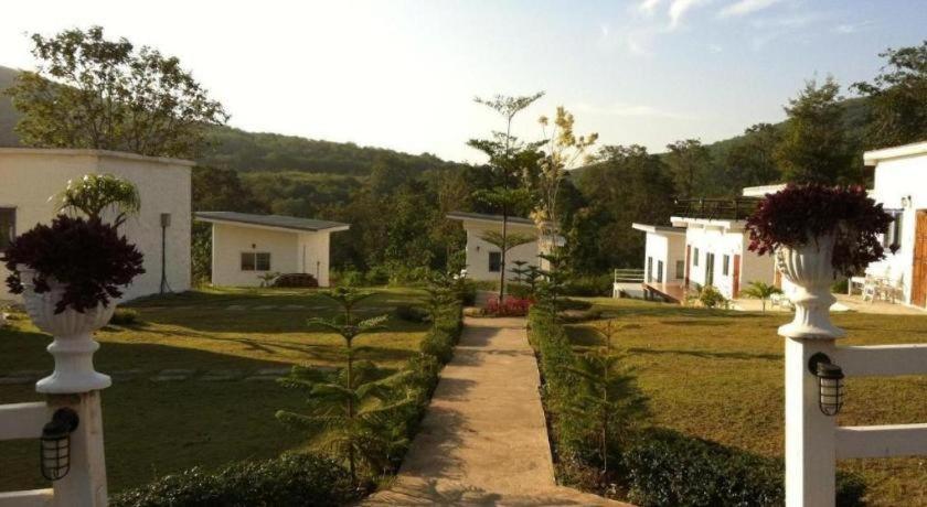 White Rock Resort Pakchong Exterior photo