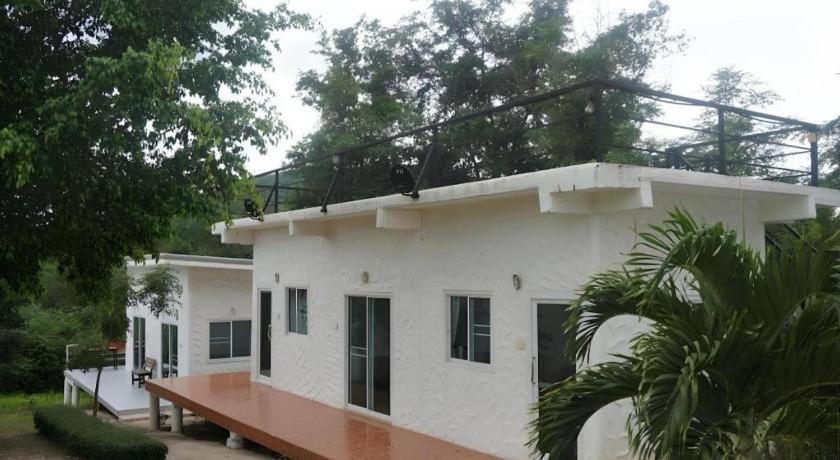 White Rock Resort Pakchong Exterior photo